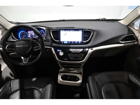 Used 2022 Chrysler Pacifica Touring-L FWD image 22