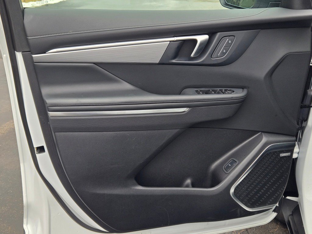 Certified 2025 Buick Enclave Preferred FWD image 22