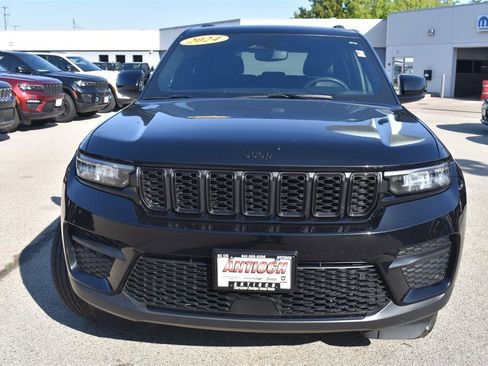 Used 2024 Jeep Grand Cherokee Altitude image 11