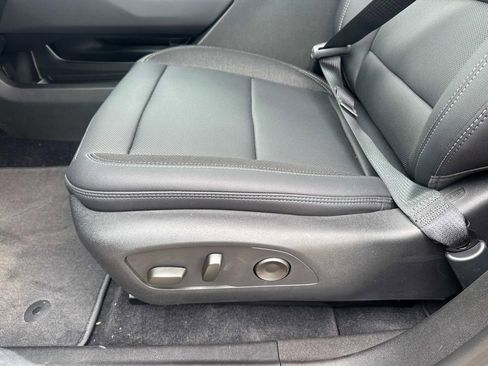 New 2025 Chevrolet Equinox EV LT w/ Convenience Package II image 16