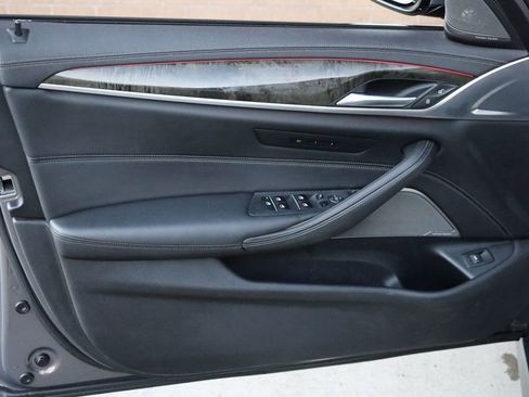 Used 2022 BMW M550i xDrive image 12