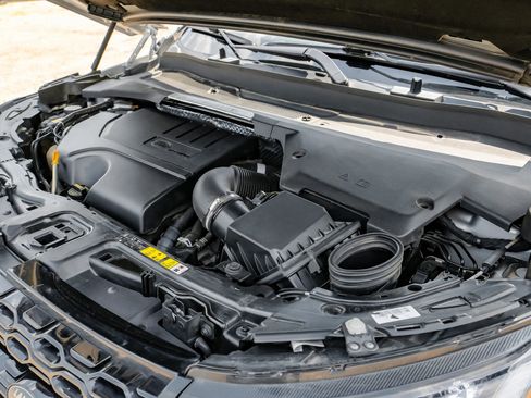 Used 2020 Land Rover Discovery Sport SE image 52