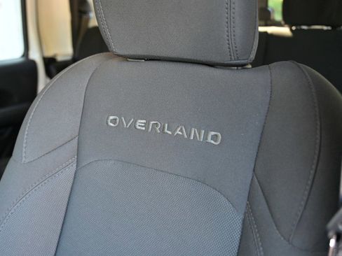 Used 2023 Jeep Gladiator Overland image 21