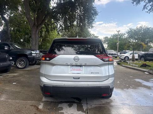 Used 2024 Nissan Rogue SV AWD/4WD image 8
