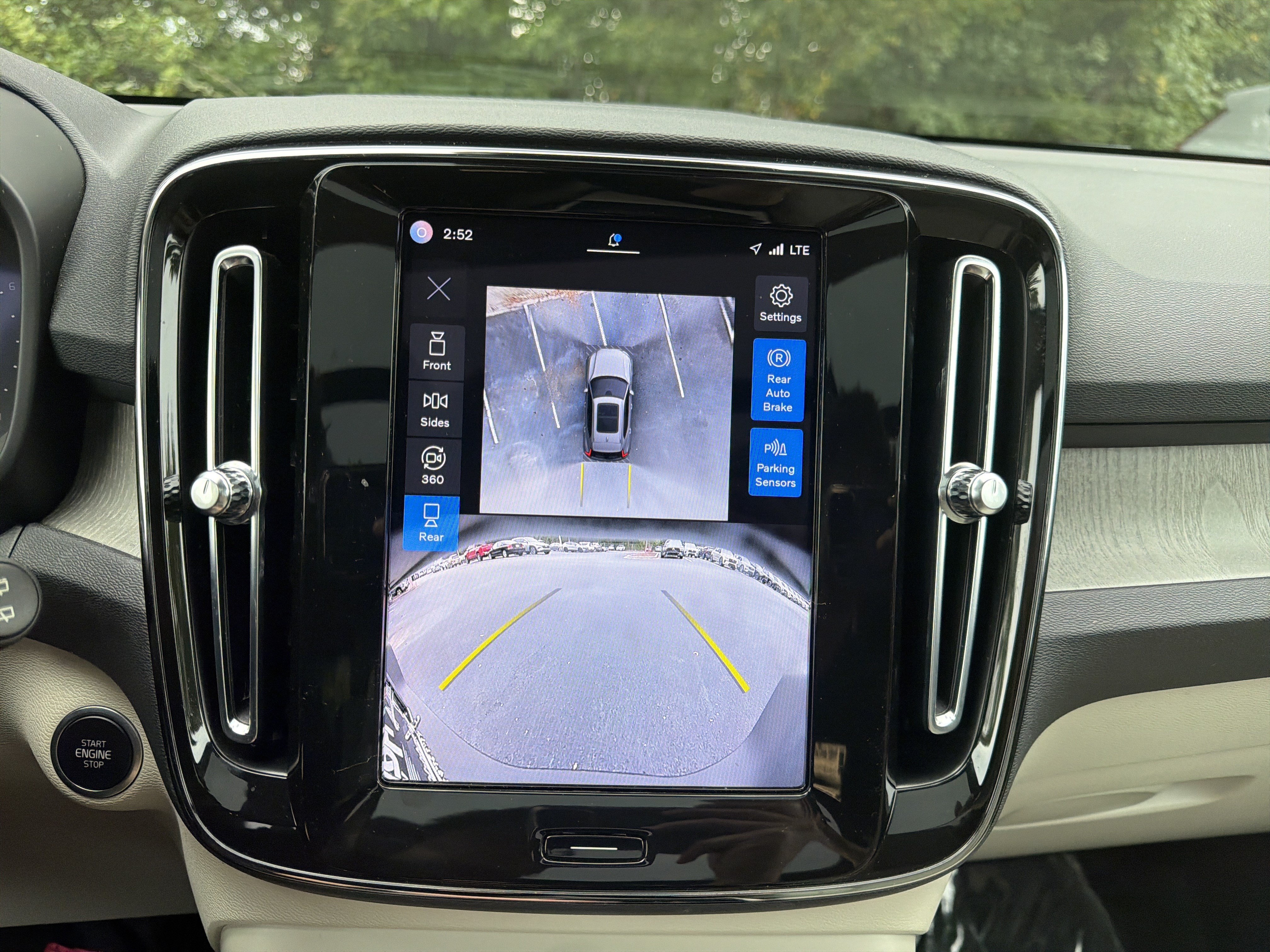 Certified 2024 Volvo XC40 B5 Plus AWD/4WD image 25