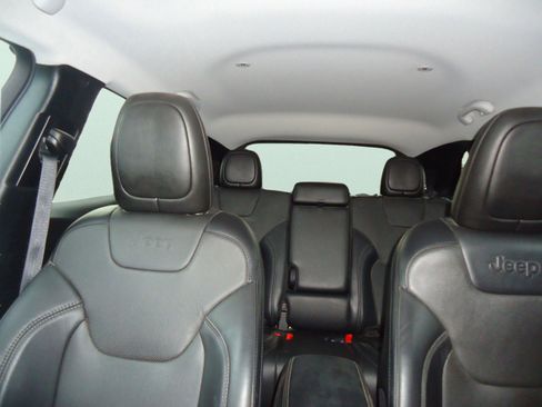 Used 2021 Jeep Cherokee Latitude Lux w/ Comfort/Convenience Group image 30