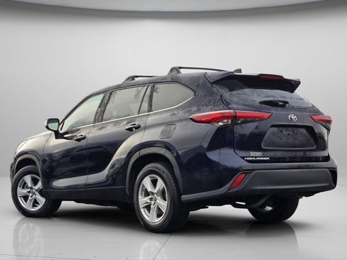 Used 2023 Toyota Highlander L image 19
