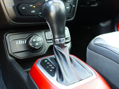 Used 2019 Jeep Renegade Trailhawk image 52