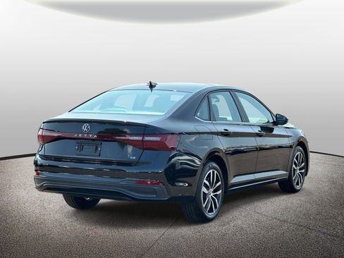 Used 2025 Volkswagen Jetta SE w/ Sunroof Package FWD image 4