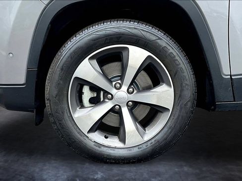 Used 2022 Jeep Cherokee Limited AWD/4WD image 34