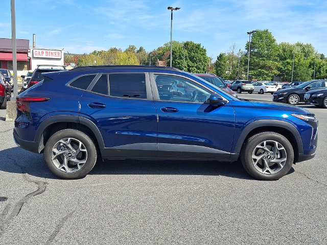 Used 2024 Chevrolet Trax LT w/ Driver Confidence Package FWD image 7
