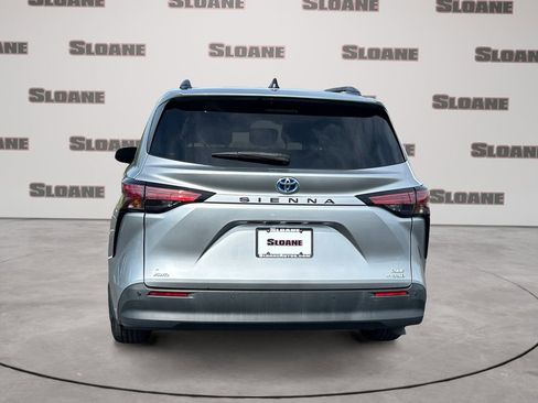 Used 2022 Toyota Sienna XLE image 4
