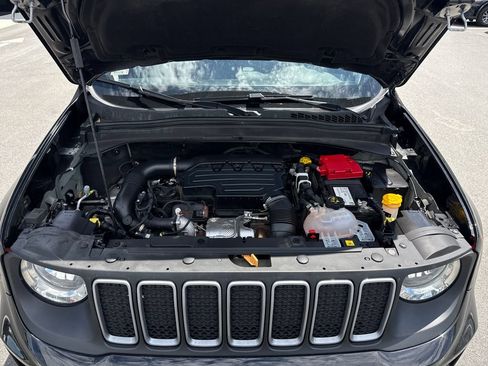 Used 2023 Jeep Renegade Latitude AWD/4WD image 12