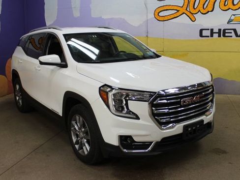 Used 2024 GMC Terrain SLT AWD/4WD image 3