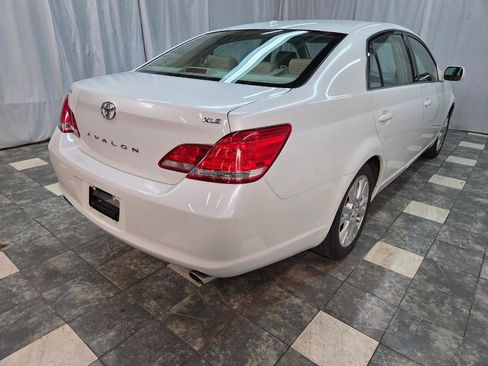 Used 2010 Toyota Avalon XLS image 5