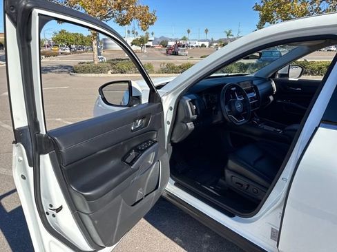 Used 2023 Nissan Pathfinder SL image 26