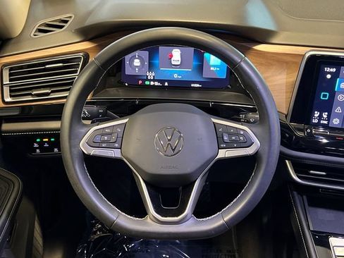 Certified 2024 Volkswagen Atlas SE FWD image 20