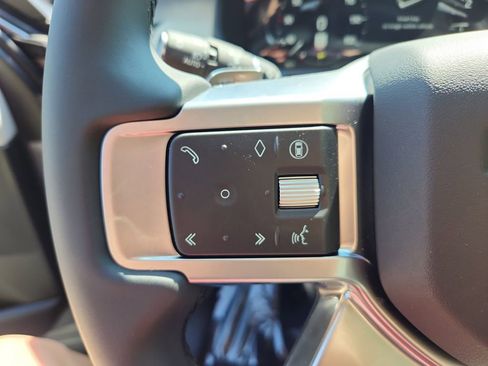 New 2025 Land Rover Discovery Dynamic SE image 19