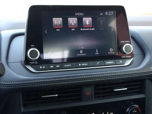 Used 2023 Nissan Rogue SV image 17