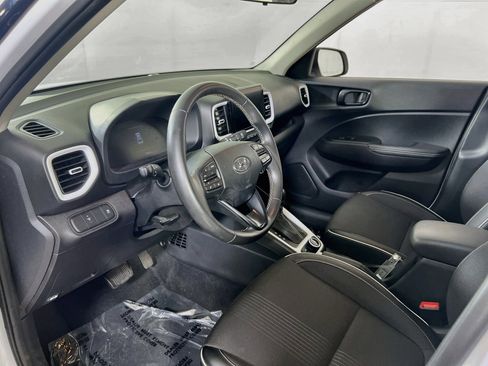 Used 2023 Hyundai Venue Limited FWD image 9