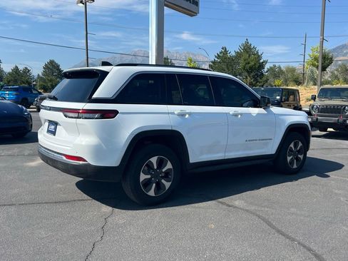 Used 2022 Jeep Grand Cherokee Limited 4xe image 8