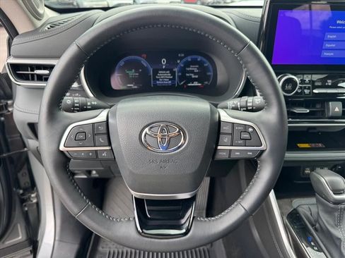 Certified 2026 Toyota Highlander Platinum AWD/4WD image 25