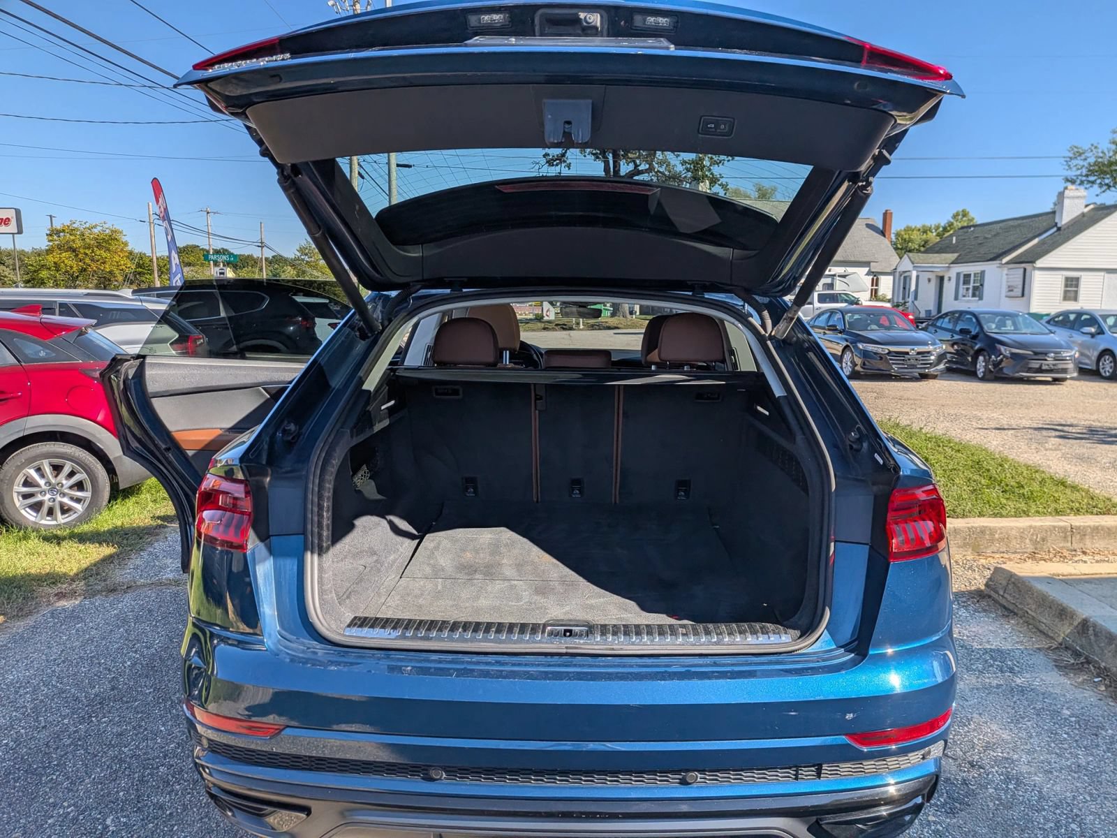 Used 2019 Audi Q8 Premium Plus w/ Premium Plus AWD/4WD image 34