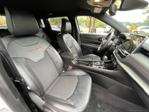 Used 2025 Jeep Compass Trailhawk AWD/4WD image 31