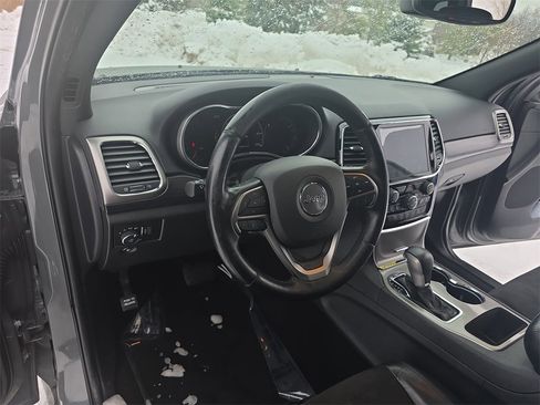 Used 2020 Jeep Grand Cherokee Altitude image 16