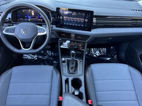 Used 2025 Volkswagen Jetta SE image 16