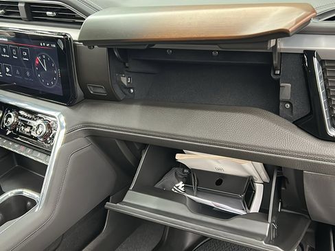 Used 2025 GMC Sierra 3500 Denali image 40