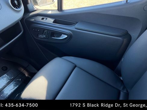 Used 2025 Mercedes-Benz Sprinter 2500 image 10