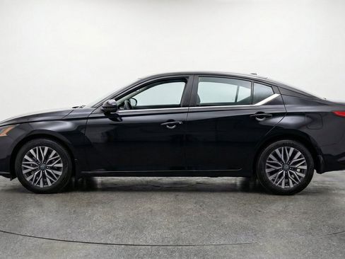 Used 2025 Nissan Altima 2.5 SV FWD image 5