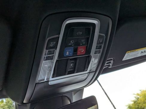 Used 2022 RAM 1500 Laramie AWD/4WD image 22