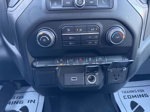 Used 2020 Chevrolet Silverado 1500 Custom w/ Custom Convenience Package image 17