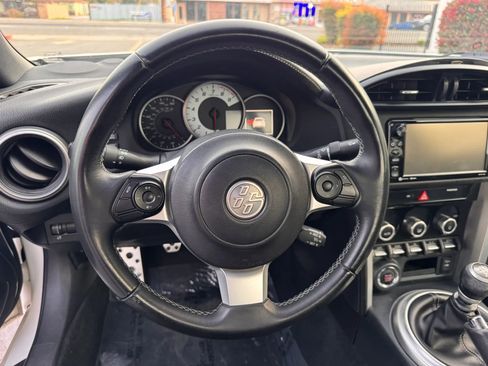 Used 2018 Toyota 86 RWD image 18