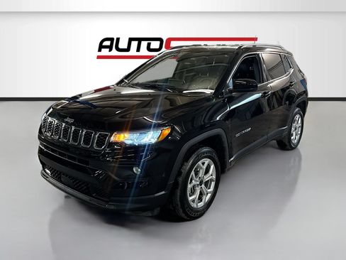 Used 2025 Jeep Compass Latitude AWD/4WD image 3