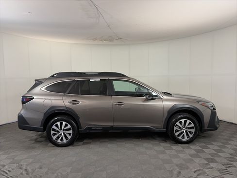 Used 2023 Subaru Outback Premium image 4