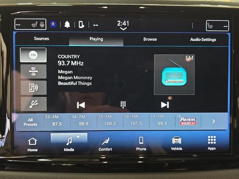 Certified 2023 Chrysler Pacifica Touring-L FWD image 24
