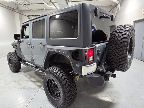 Used 2014 Jeep Wrangler Unlimited Rubicon w/ Max Tow Package AWD/4WD image 8