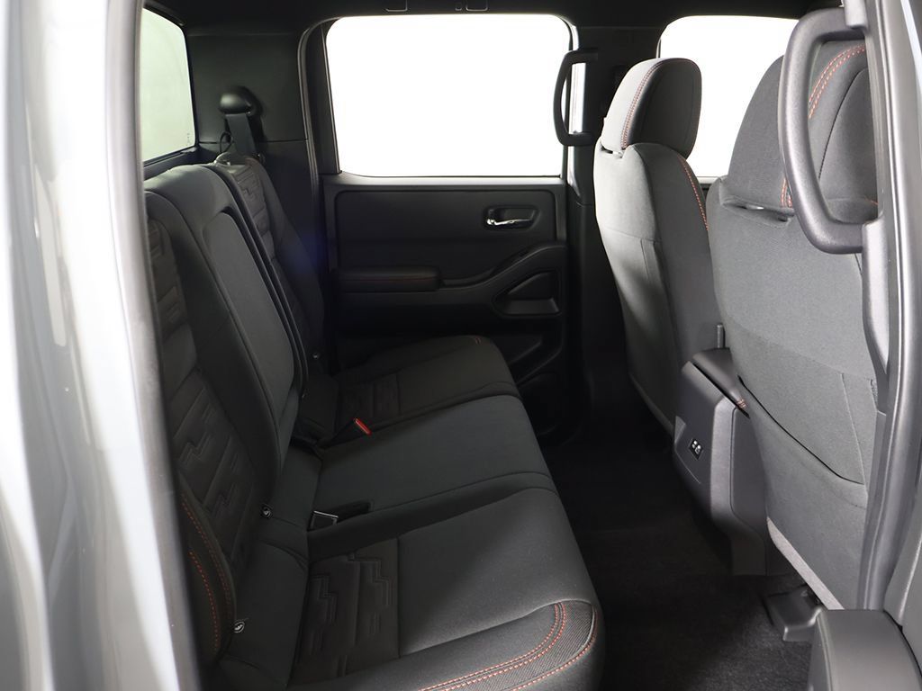Used 2024 Nissan Frontier PRO-4X w/ Technology Package AWD/4WD image 34