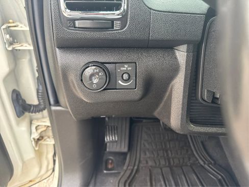 Used 2011 GMC Acadia SLE FWD image 26
