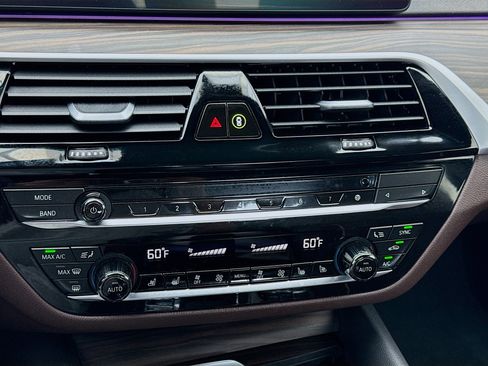 Used 2021 BMW 530e xDrive w/ Executive Package image 12