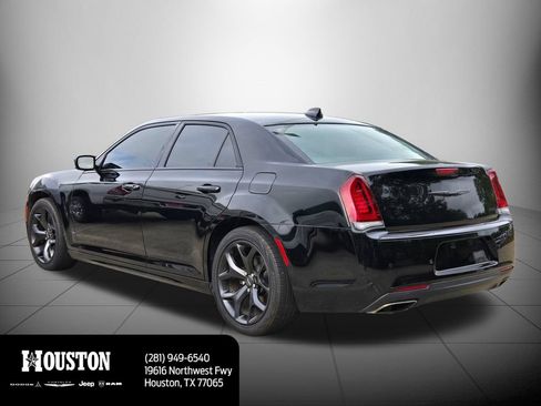 Used 2021 Chrysler 300 Touring L RWD image 5