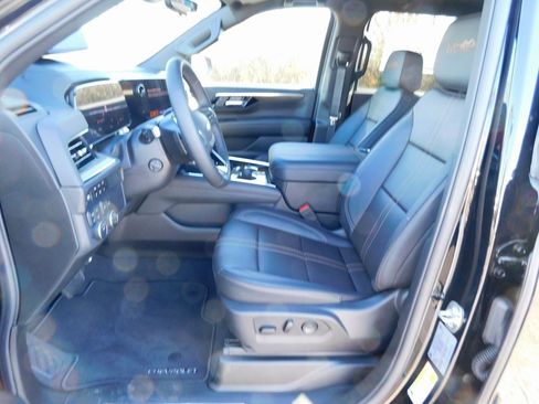 New 2025 Chevrolet Suburban High Country image 13