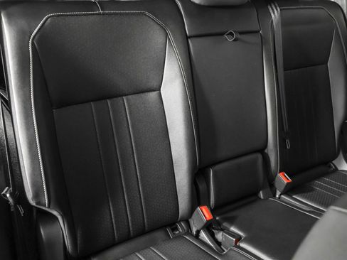 Used 2023 Volkswagen Tiguan SE image 40