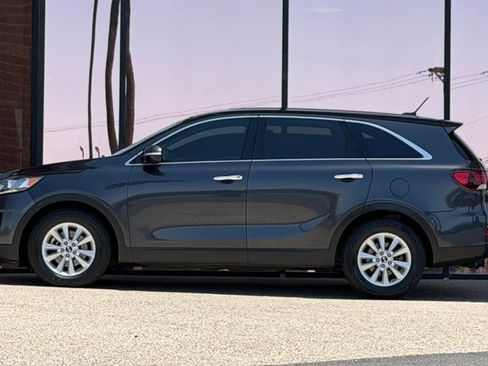 Used 2019 Kia Sorento FWD V6 image 5