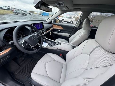 New 2026 Toyota Grand Highlander Platinum image 11