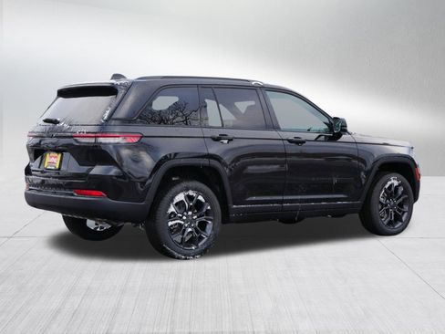 New 2025 Jeep Grand Cherokee Limited image 7