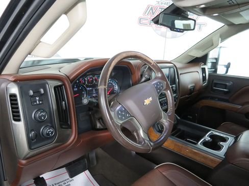 Used 2018 Chevrolet Silverado 2500 High Country image 10